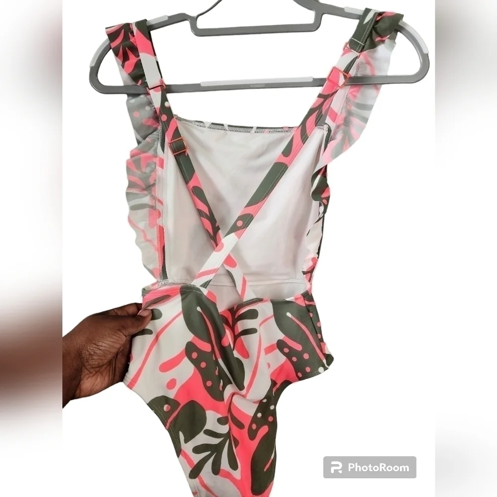 Aerie Ruffle Apron One Piece Swimsuit. Sz. M Green, cream, and coral.